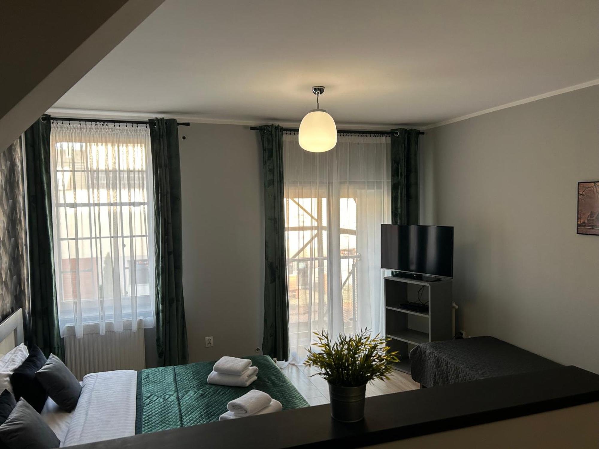 H-T-L Apartamenty Junior Nowa Sol Exterior foto