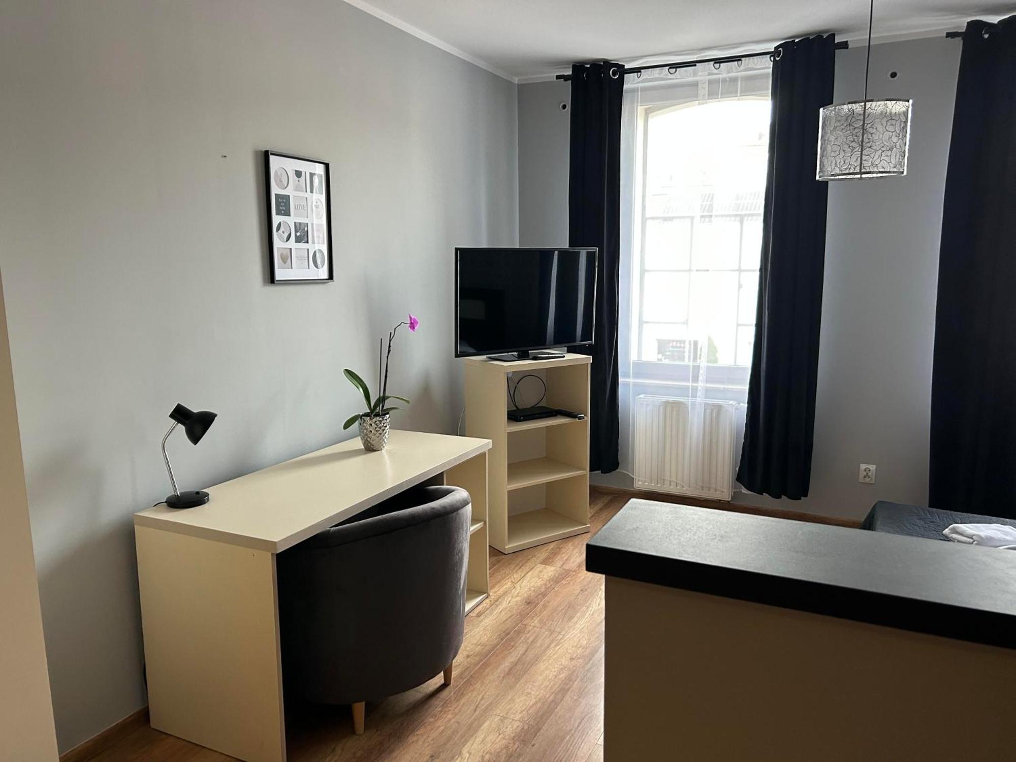 H-T-L Apartamenty Junior Nowa Sol Exterior foto